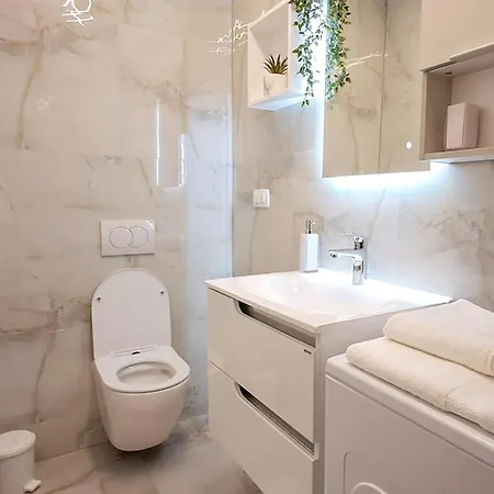 2 Bedroom Lovely In