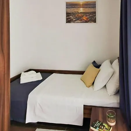 Apartment 2 Bedroom Lovely In