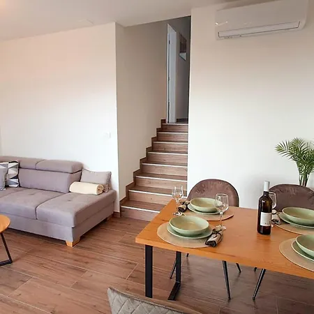 Apartment 2 Bedroom Lovely In *
