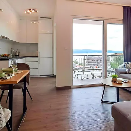 Apartment 2 Bedroom Lovely In