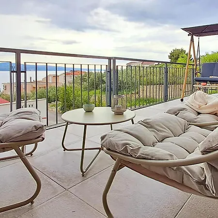 Apartment 2 Bedroom Lovely In