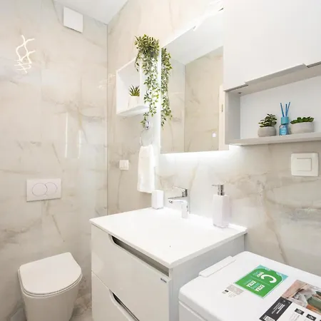 2 Bedroom Lovely In *