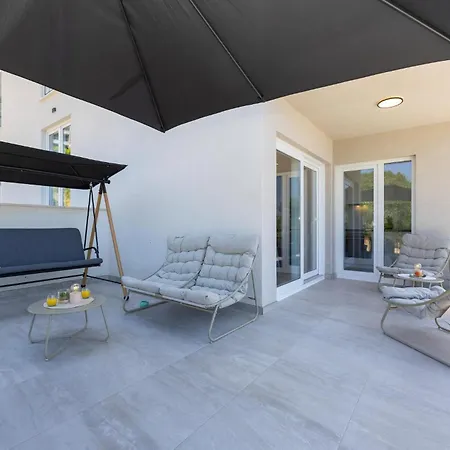 2 Bedroom Lovely In Appartement